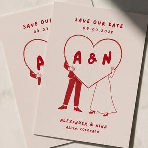 Pode incluir: Dois cartões Save the Date em tom off-white com desenhos de linhas vermelhas de duas figuras segurando um grande coração com as letras A & N. O texto diz SAVE OUR DATE 09.03.2028, ALEXANDER & NINA e ASPEN, COLORADO em uma fonte vermelha desenhada à mão.
