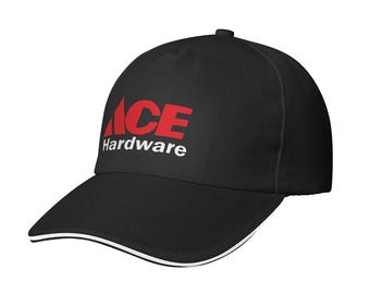 Gorra de béisbol negra con ala tipo sándwich y logotipo de Ace Hardware. Fabricada y enviada desde EE. UU.