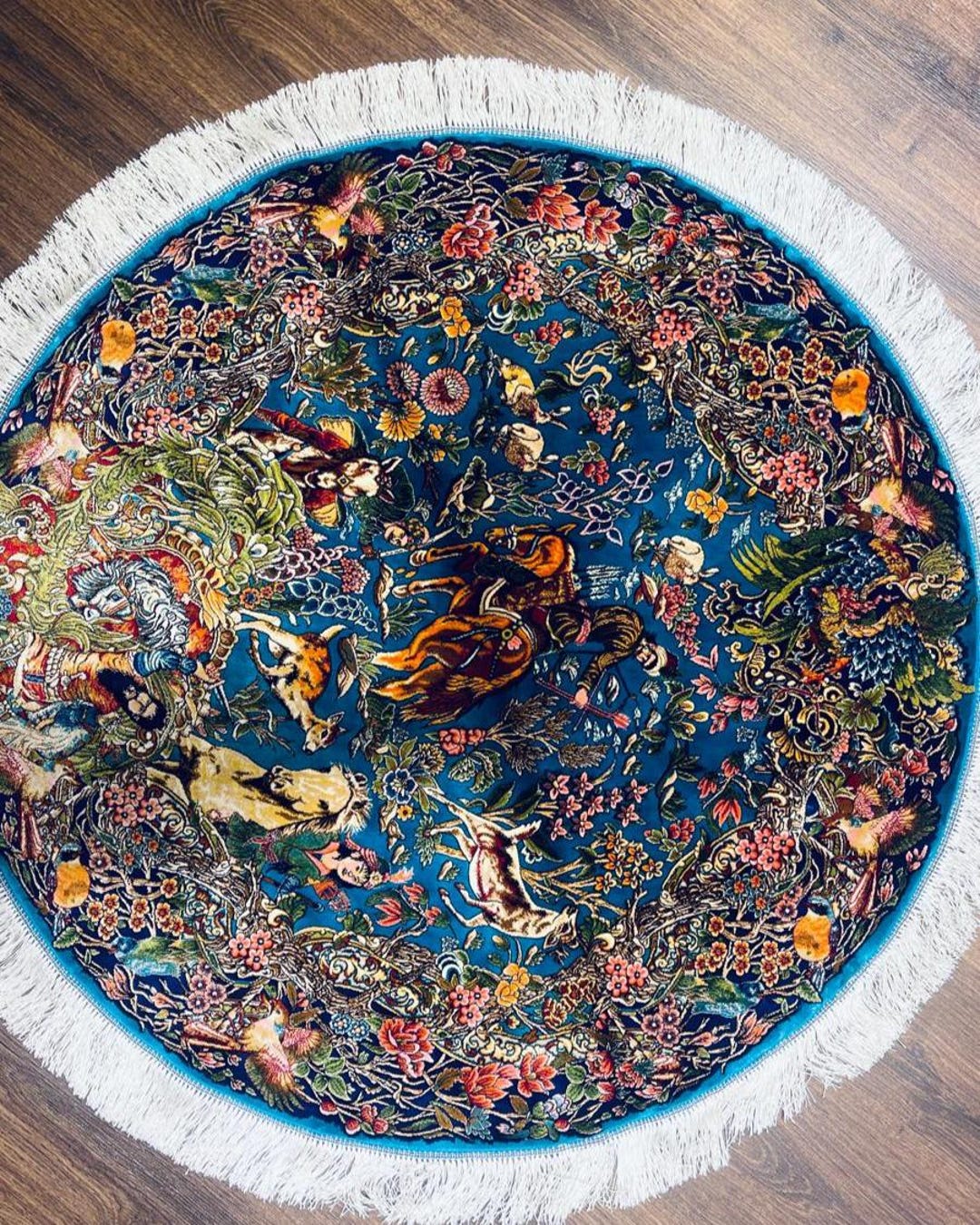 Handmade Turkish Silk Rug: Round Hunting Scene Oriental Carpet (100 Cm ...