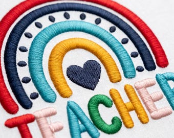 Regenbogen Stickdatei für Lehrer, Schule Herz Stickdatei, Geschenk für Erzieher