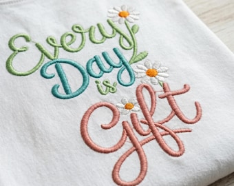 Every Day is a Gift Embroidery File, Floral Inspirational Quote Machine Embroidery Design, 5 Sizes, Instant Download for DIY Gifts
