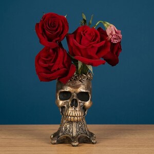 Skull Planter Gothic Flower Pot for Succulent, Halloween Decor Skull Vase, Creepy Home Accent, Dark Aesthetic Skeleton, Macabre Office Decor