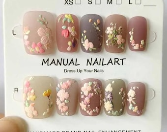 3D-Blumen-Kunstnägel zum Aufkleben, Karamellbraune Kamelien-Nägel, Goldfolien-Kunstnägel, Handgefertigte Luxus-Kunstnägel, Herbst-Set zum Aufkleben
