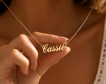 Personalisierte Carrie Script Name Halskette, Benutzerdefinierte Typenschild Anhänger, Cursive Name Schmuck, Gold Silber Rose Gold Halskette, Geschenk für Frauen