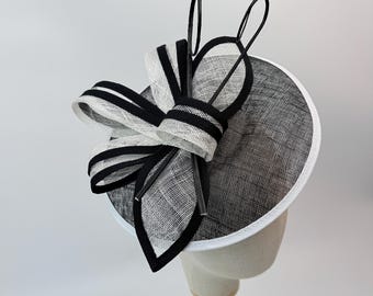 Nieuwe zwarte tovenaar-hoofdband met veren Royal Ascot Kentucky Derby Weddings Round Hat