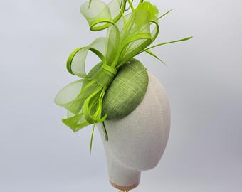Ny olivgrön fjäderfascinator-pannband Royal Ascot Kentucky Derby bröllopsrund hatt