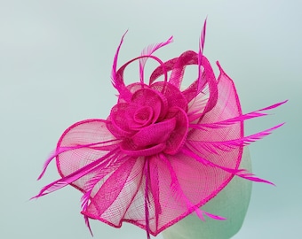 Ny fuchsia fascinatorhatt med fjädrar Royal Ascot Kentucky Derby bröllopshatt