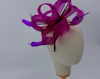 Nueva diadema tocado morado con plumas para bodas Royal Ascot Kentucky Derby