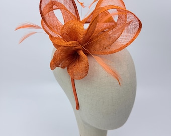 Nueva diadema tocado de flores de color naranja con plumas