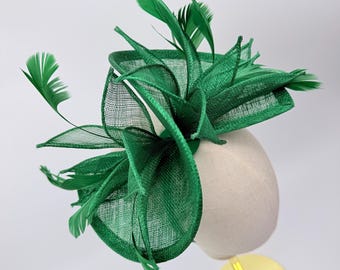 Nytt grönt fascinatorhattpannband med fjädrar Royal Ascot Kentucky Derby bröllopshatt