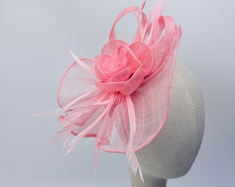 Nytt ljusrosa fascinatorhattpannband med fjädrar Royal Ascot Kentucky Derby bröllopshatt