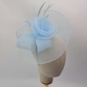 Nieuwe babyblauwe tovenaar-hoofdband met veren Royal Ascot Kentucky Derby Weddings-hoed