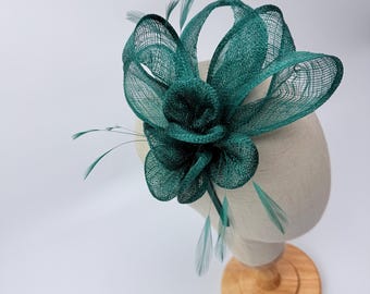 Nueva diadema tocado de flores verdes con plumas