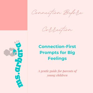 Op de afbeelding: Een zachtroze boekcover met de titel "Connection Before Correction" en "Connection-First Prompts for Big Feelings." Het is een zachte gids voor ouders van jonge kinderen. De website is www.msarbara.com.