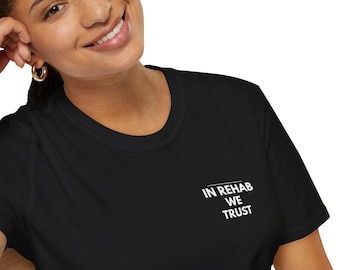 Camiseta "En rehabilitación confiamos" / Camiseta de fisioterapia, camiseta de motivación para rehabilitación, camiseta de fisioterapia deportiva con tipografía minimalista.