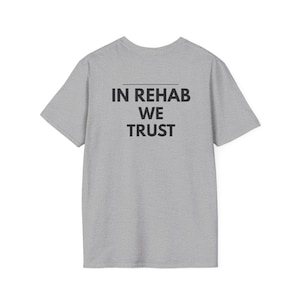 Camiseta "El movimiento es medicina" / Camiseta de fisioterapia, camiseta de motivación para rehabilitación, camiseta de fisioterapia deportiva con tipografía minimalista. imagen 7
