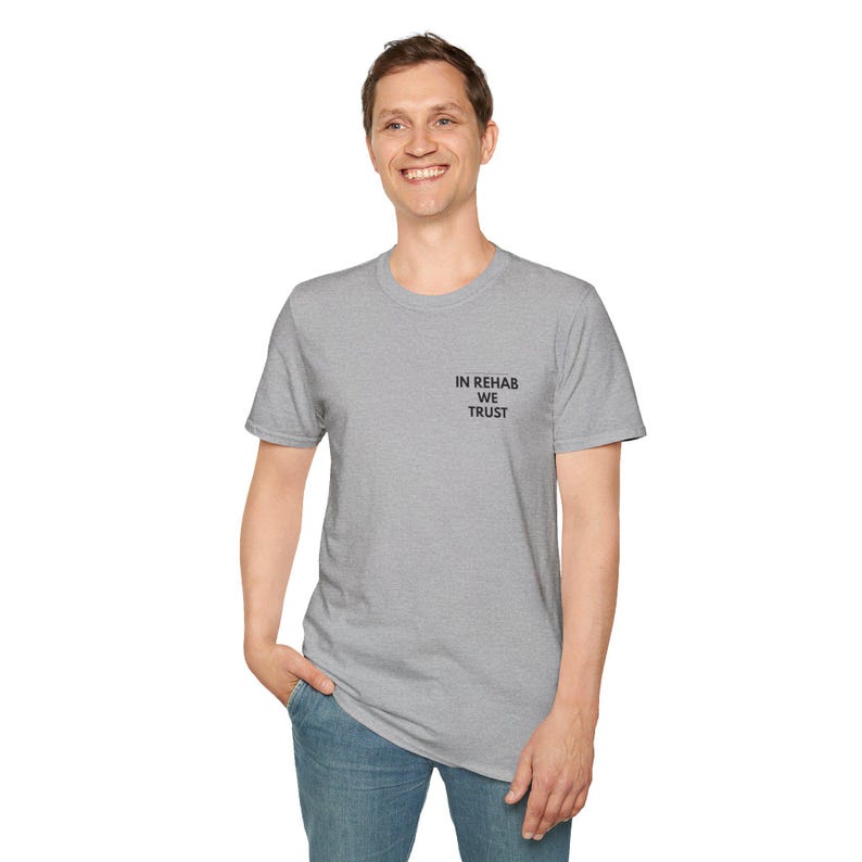 Camiseta "El movimiento es medicina" / Camiseta de fisioterapia, camiseta de motivación para rehabilitación, camiseta de fisioterapia deportiva con tipografía minimalista. imagen 13