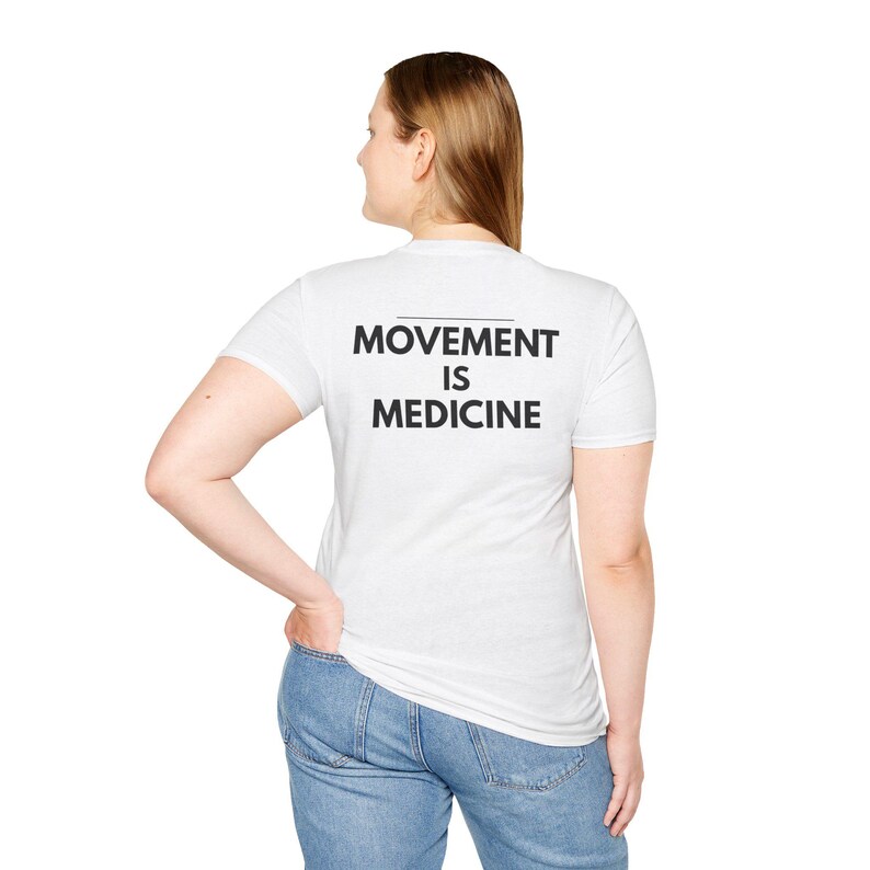 Camiseta "El movimiento es medicina" / Camiseta de fisioterapia, camiseta de motivación para rehabilitación, camiseta de fisioterapia deportiva con tipografía minimalista. imagen 14