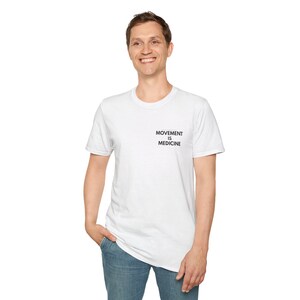 Camiseta "El movimiento es medicina" / Camiseta de fisioterapia, camiseta de motivación para rehabilitación, camiseta de fisioterapia deportiva con tipografía minimalista. imagen 11