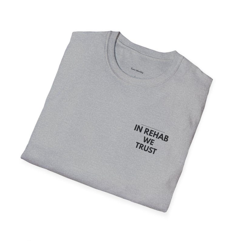 Camiseta "El movimiento es medicina" / Camiseta de fisioterapia, camiseta de motivación para rehabilitación, camiseta de fisioterapia deportiva con tipografía minimalista. imagen 4