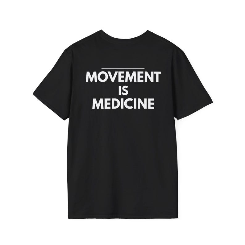 Camiseta "El movimiento es medicina" / Camiseta de fisioterapia, camiseta de motivación para rehabilitación, camiseta de fisioterapia deportiva con tipografía minimalista. imagen 6