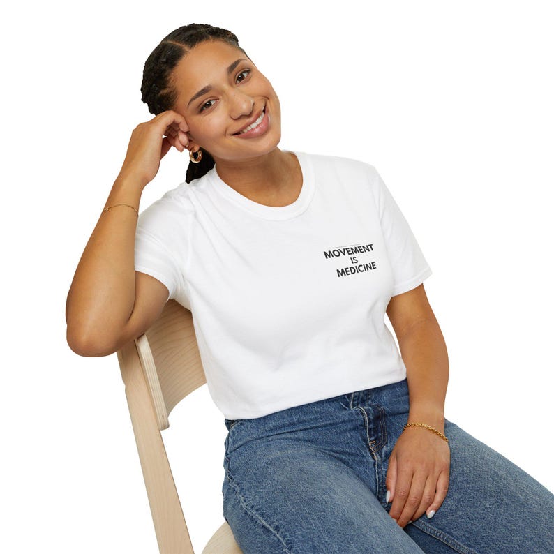 Camiseta "El movimiento es medicina" / Camiseta de fisioterapia, camiseta de motivación para rehabilitación, camiseta de fisioterapia deportiva con tipografía minimalista. imagen 17