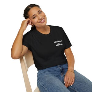 Camiseta "El movimiento es medicina" / Camiseta de fisioterapia, camiseta de motivación para rehabilitación, camiseta de fisioterapia deportiva con tipografía minimalista. imagen 18