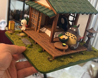 Diorama della casa del ramen di Totoro, scena anime dipinta a mano, decorazione fantasy giapponese, oggetto da collezione per mensole, regalo per i fan dello Studio Ghibli.