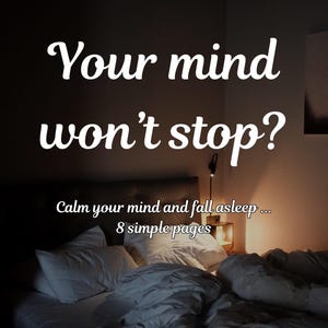Könnte beinhalten: Ein digitales Dokument mit dem Titel Your mind won't stop? Calm your mind and fall asleep... 8 simple pages By Soha Rumi, angezeigt über einer schwach beleuchteten Schlafzimmerszene mit einem Bett, weißen Kissen und einer weißen Bettdecke.