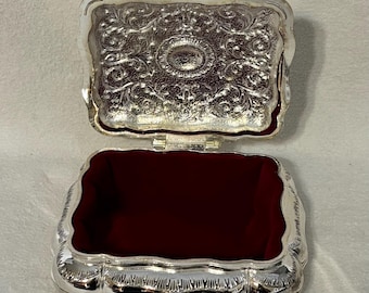 Caja de joyería Godinger plateada con borde festoneado, estilo vintage, diseño floral, nueva.