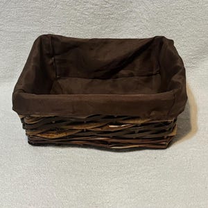 Cesta de mimbre manchada para pan y frutas