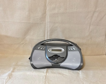 2010年製 GPX ポータブルCDプレーヤー ブームボックス AM/FMラジオ付き グレー