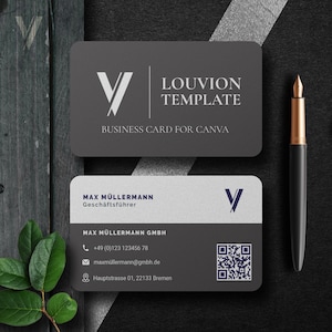 Könnte beinhalten: Zwei Visitenkarten mit einem dunkelgrauen und weißen Design. Die obere Karte trägt die Aufschrift "LOUVION TEMPLATE" und "BUSINESS CARD FOR CANVA". Die untere Karte enthält Kontaktinformationen. Ein schwarzer Stift mit goldenen Akzenten befindet sich rechts.