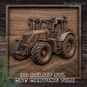 Könnte beinhalten: Eine quadratische Wandplatte aus Holz mit einer detaillierten 3D-Reliefschnitzerei eines Traktors auf einem Feld. Die dunkelbraune Holzmaserung ist auf dem gesamten Stück sichtbar. Der Text "3D RELIEF STL CNC CARVING FILE" steht unten in Weiß.