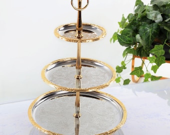 ヴィンテージの装飾的な金銀の段重ねデザートスタンド、装飾的なペストリートレイ