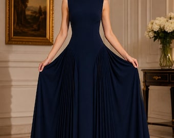 Elegant Pleated A-Line Evening Gown: Sleeveless Floor-Length Formal Dress