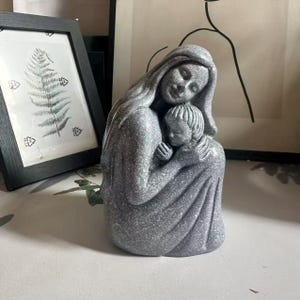 Mother and Child Statue, Stone Effect Mother and Baby Sculpture, Mother's Day Gift for Mom, Home Decor, Sentimental Gift for New Mom