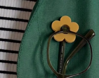 Broche porte-lunettes fleur Pampi en PLA | Attache sécurisée anti-chute et anti-rayure | Accessoire lunettes original et coloré
