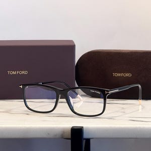 Óculos de grau retangulares grandes Tom Ford pretos, com lentes douradas que bloqueiam a luz azul (57 mm) imagem 2