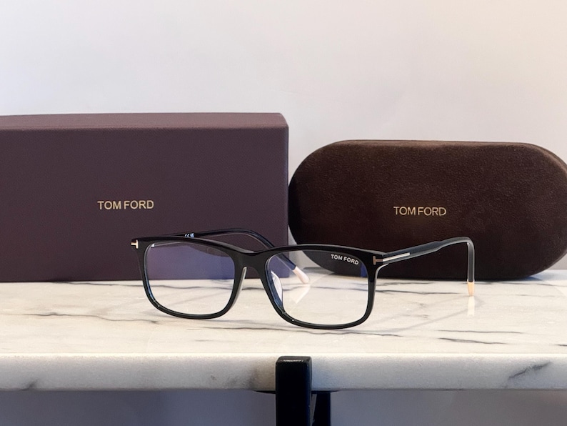Óculos de grau retangulares grandes Tom Ford pretos, com lentes douradas que bloqueiam a luz azul (57 mm) imagem 2