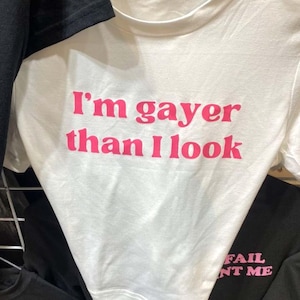 Camiseta "Soy más gay de lo que parezco", camiseta divertida del Mes del Orgullo, camiseta de humor LGBTQ, camiseta queer sarcástica, regalos del Orgullo Gay, Lesbiano y Bisexual