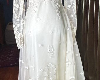 Vestido de novia vintage de House of Bianchi de los años 60/70, estilo victoriano, de encaje Alençon, de alta costura, con velo Julieta a juego.
