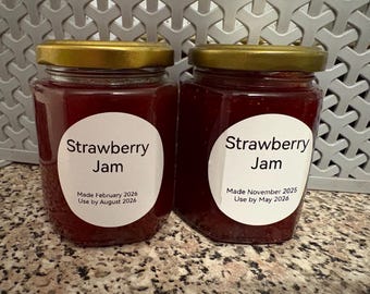 Mermelada de fresa casera, elaborada en pequeñas cantidades en casa.