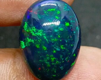 Schwarzer äthiopischer Opal Cabochon, Multi Feuer Opal Oval Edelstein (13.36x18.25 mm, 7.85 Karat)