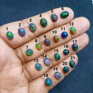 Zwarte Ethiopische opaal ovale cabochon, meerdere vuuropaal (mm)