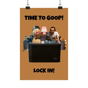 Puede incluir: Póster con el texto "TIME TO GOOP!" y "LOCK IN!". La imagen presenta un cacahuete de dibujos animados, dos personas y una persona jugando a un videojuego. El fondo es de color marrón liso.