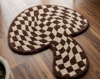 Alfombra con diseño de setas y alfombra decorativa a cuadros color crema y marrón con efecto de ilusión óptica.