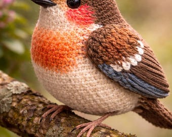 Patrón de ganchillo para pájaro petirrojo en PDF / Tutorial paso a paso para amigurumi de pájaro gorrión / Patrón de ganchillo para decoración del hogar con un lindo peluche de pájaro hecho a mano