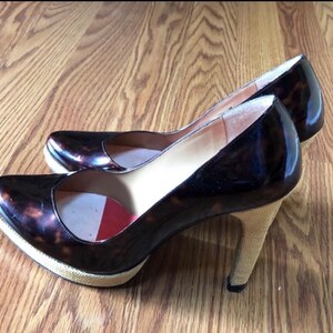 Vintage STUART WEITZMAN Shiny Brown Leather with Cream Color Heels Size 6