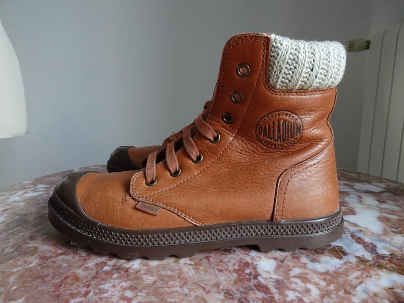 Palladium, vintage höga skor i kamelfärgat läder bild 1